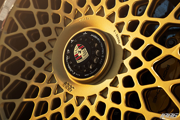 Фото дисков 1886 Wheels S009 Сатиновое золото на Porsche 911 VIII
