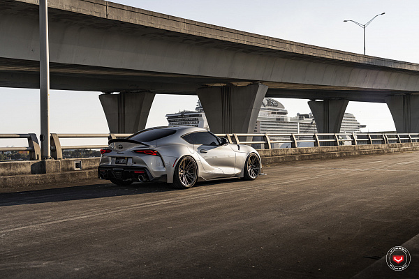 Фото дисков Vossen M-X6 Сатиновая бронза на Toyota Supra A90