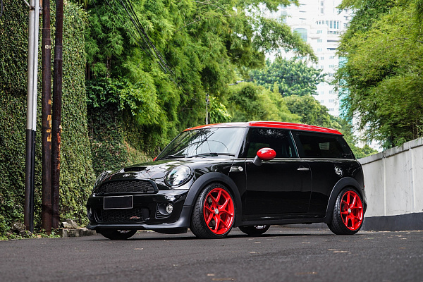 Фото дисков HRE R101 Красный глянец на MINI Cooper III
