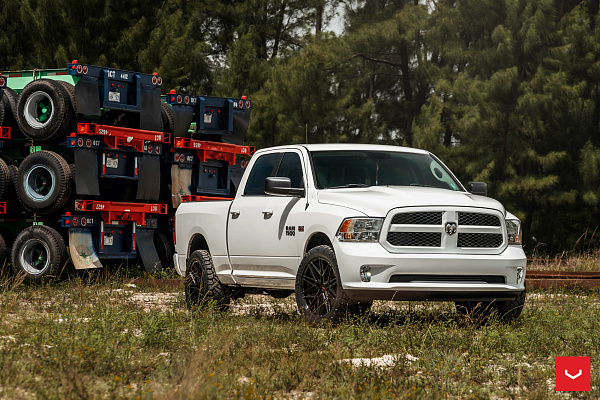Фото дисков Vossen HF-7 Черный глянец на Ram 1500 IV