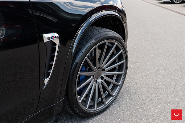 Фото дисков Vossen VFS-2 Глянцевый графит на BMW X5/X5 M (F15/F85)