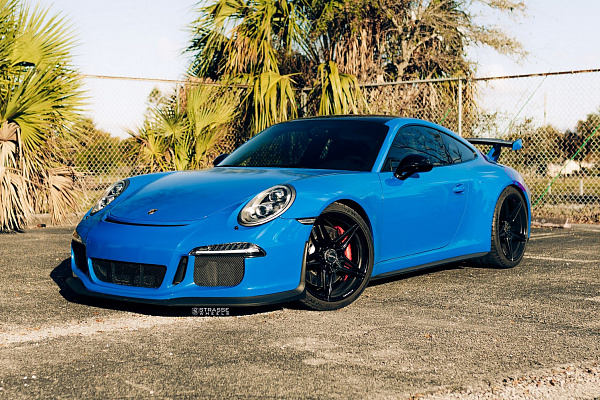 Фото дисков Strasse Wheels SV2 Deep Concave Monoblock Черный глянец на Porsche 911 VII