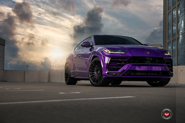 Фото дисков Vossen S17-04 Черный глянец на Lamborghini Urus