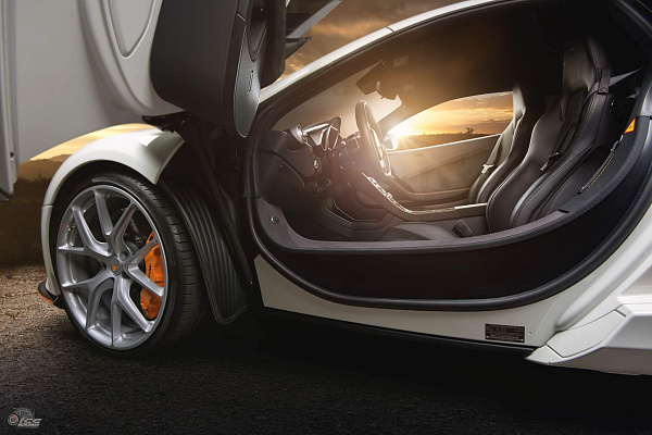 Фото дисков HRE P101 Серебро на McLaren 650S