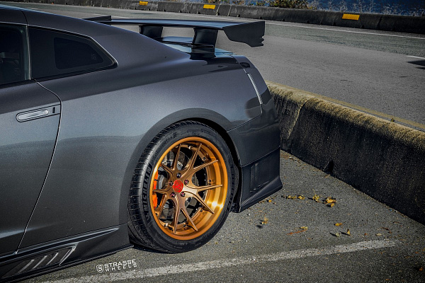 Фото дисков Strasse Wheels SM5R Deep Concave FS Другой цвет на Nissan GT-R