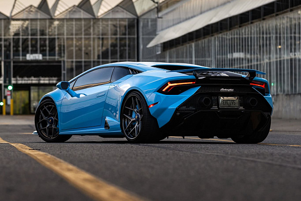 Фото дисков Brixton Forged PF7 Матовый графит на Lamborghini Huracan