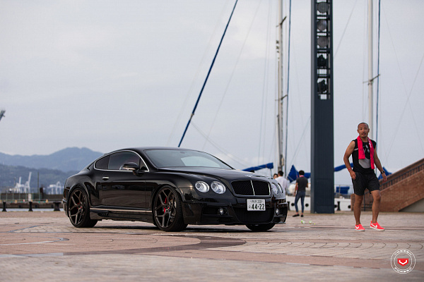 Фото дисков Vossen CG-205 Черный глянец на Bentley Continental GT II