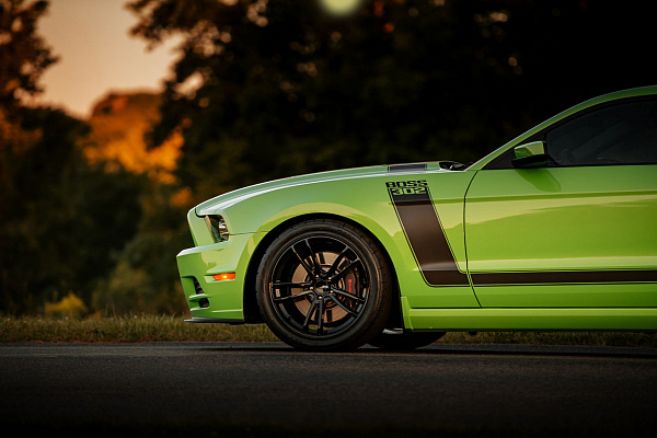 Фото дисков American Racing MACH FIVE Черный глянец на Ford Mustang V