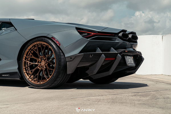 Фото дисков Anrky AN20 Глянцевая темная медь на Lamborghini Revuelto