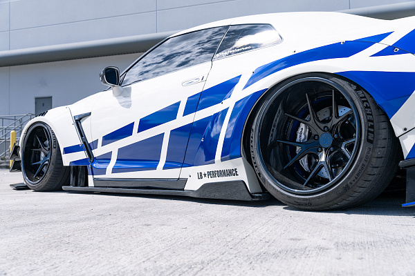 Фото дисков Strasse Wheels SM5R Deep Concave FS Черный глянец на Nissan GT-R