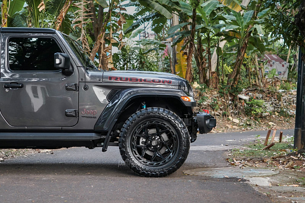 Фото дисков 4PLAY 4P55 Черный глянец на Jeep Wrangler IV (JL)