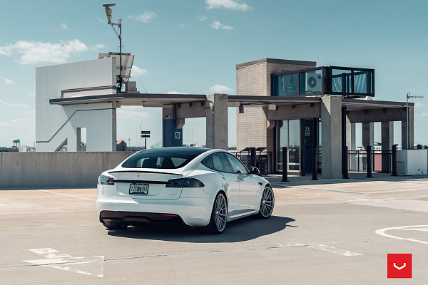 Фото дисков Vossen HF-4T Серебро на Tesla Model S