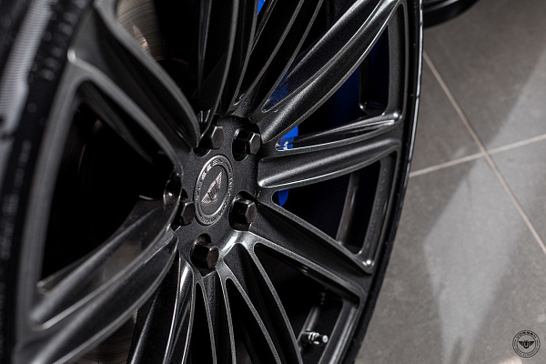 Фото дисков Vossen UV-2 Матовый графит на Range Rover Sport II