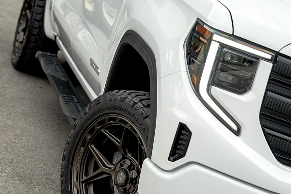 Фото дисков 4PLAY 4P55 Сатиновая темная бронза на GMC Sierra IV