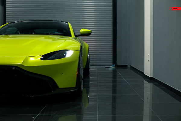 Aston Martin Vantage 4