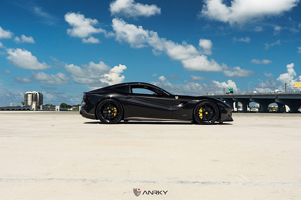 Фото дисков Anrky AN12 Черный глянец на Ferrari F12