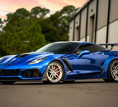 Фото дисков Strasse Wheels SV4 Deep Concave Duoblock на Chevrolet Corvette C7