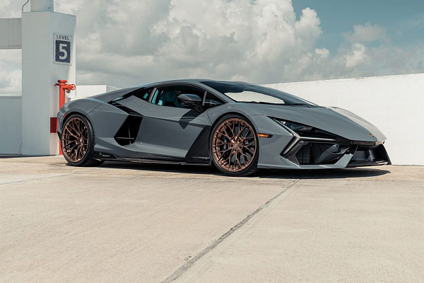 Фото дисков Anrky AN20 Глянцевая темная медь на Lamborghini Revuelto