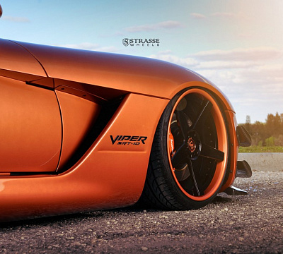 Фото дисков Strasse Wheels S5 Deep Concave на Dodge Viper