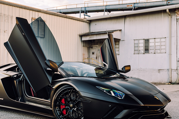 Фото дисков Brixton Forged PF10 Черный глянец на Lamborghini Aventador