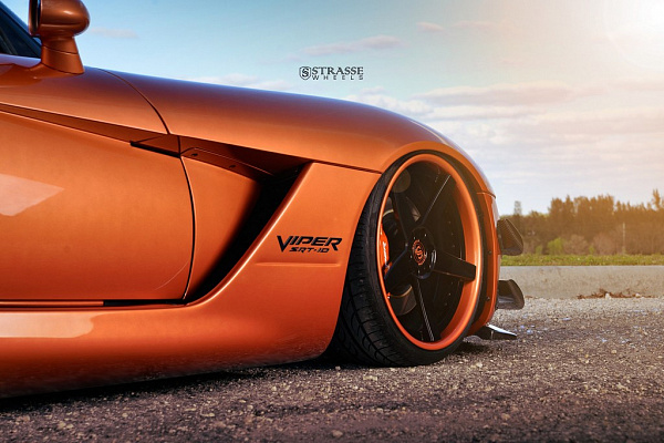 Фото дисков Strasse Wheels S5 Deep Concave Другой цвет на Dodge Viper
