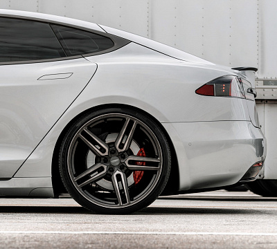 Фото дисков Vossen HF-1 на Tesla Model S