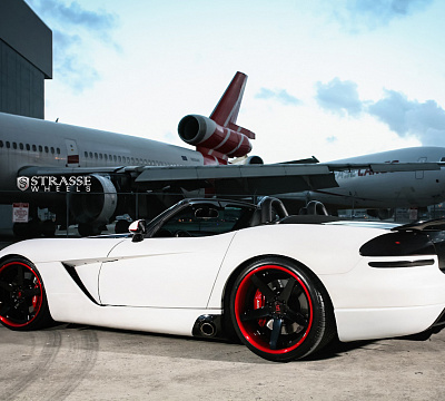 Фото дисков Strasse Wheels S5 Deep Concave на Dodge Viper