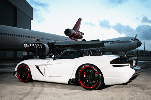Фото дисков Strasse Wheels S5 Deep Concave Другой цвет на Dodge Viper