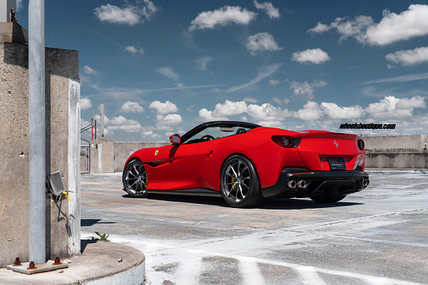 Фото дисков HRE S204 Глянцевый темный лак на Ferrari Portofino