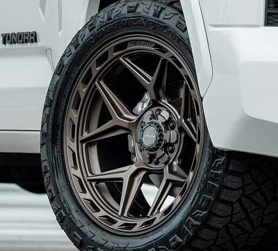 Фото дисков 4PLAY 4P55 на Toyota Tundra III
