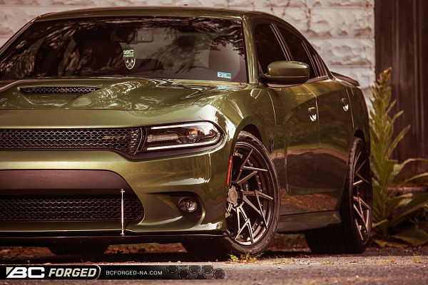 Фото дисков BC Forged HCA222 Сатиновая бронза на Dodge Charger VII