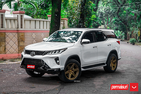 Фото дисков Vossen HF6-2 Глянцевое темное золото на Toyota Fortuner II