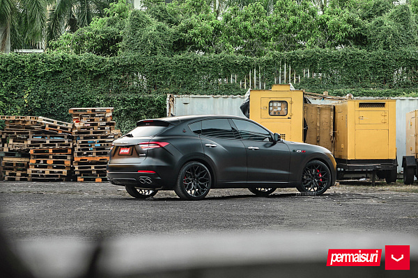 Фото дисков Vossen HF-2 Черный глянец на Maserati Levante