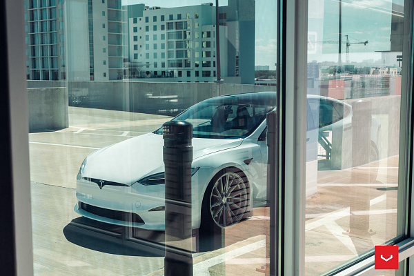 Фото дисков Vossen HF-4T Серебро на Tesla Model S