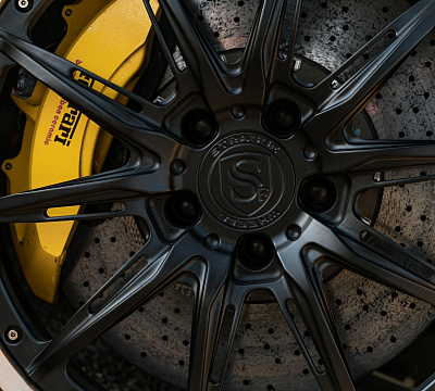 Фото дисков Strasse Wheels SV10-RS Performance на Ferrari 458