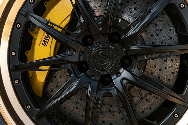 Фото дисков Strasse Wheels SV10-RS Performance Черный матовый на Ferrari 458
