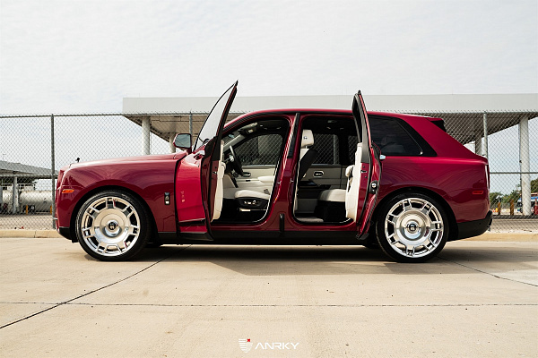 Фото дисков Anrky RF-177 Полированный лак на Rolls-Royce Cullinan