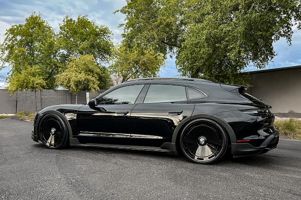 Фото дисков Giovanna Amur Черный глянец на Porsche Taycan I