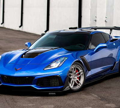 Фото дисков Strasse Wheels SV4 Deep Concave Duoblock на Chevrolet Corvette C7