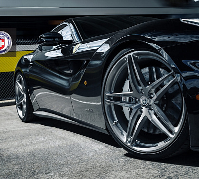 Фото дисков HRE P107 на Ferrari F12