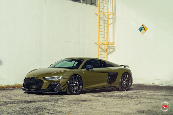 Фото дисков Vossen S21-01 Глянцевый темный лак на Audi R8 (4S)