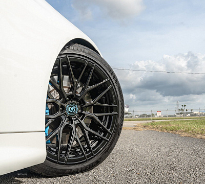 Фото дисков Strasse Wheels SV10M Deep Concave Duoblock на Lexus LC 500