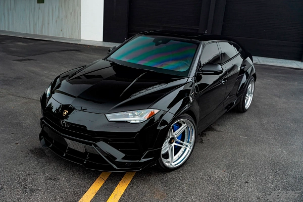 Фото дисков 1886 Wheels XR003 Сатиновый лак на Lamborghini Urus