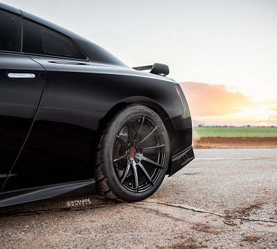 Фото дисков Strasse Wheels R10 Deep Concave Monoblock на Nissan GT-R