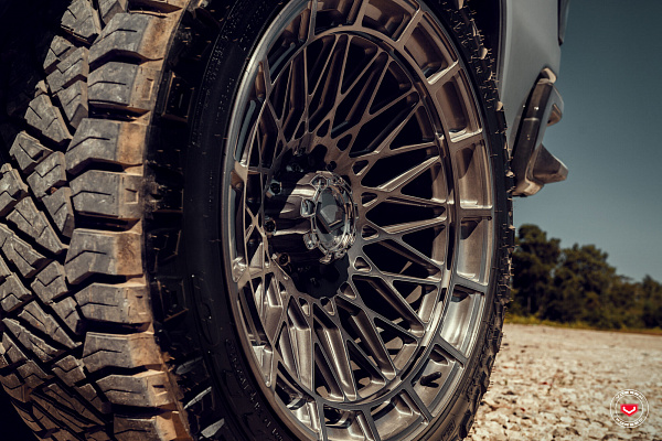 Фото дисков Vossen LCX-03 Глянцевый темный лак на GMC Sierra IV