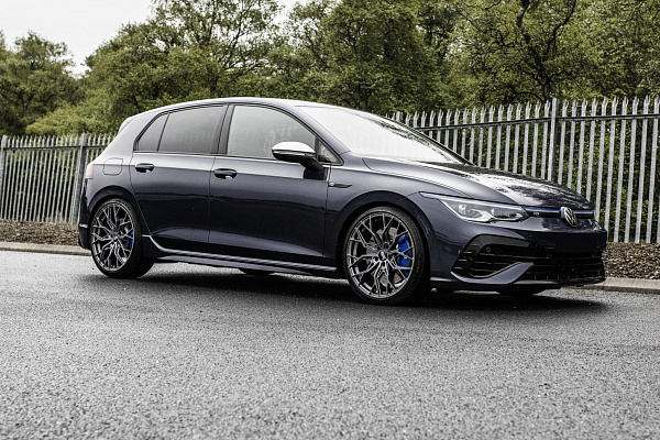 Фото дисков Bola FLX Глянцевый графит на Volkswagen Golf VIII