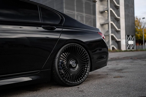 Фото дисков ST Wheels ST5 Черный глянец на BMW 7 (G70)