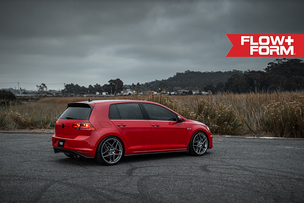 Фото дисков HRE FF11 Глянцевый графит на Volkswagen Golf VII