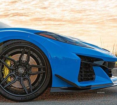 Фото дисков Strasse Wheels SV4-RS Deep Concave FS на Chevrolet Corvette C8