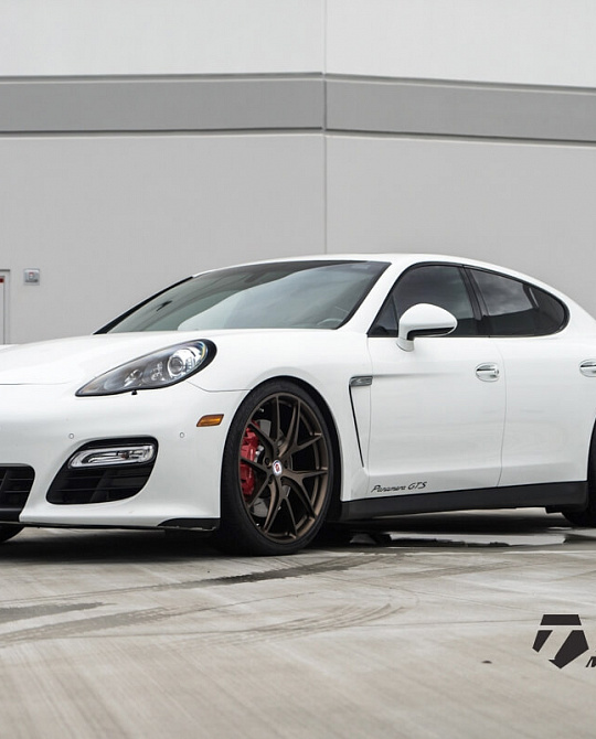 Фото дисков P101 Сатиновая бронза на Porsche Panamera I